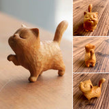 Petit ornement en bois en forme de chat