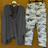 Ensemble de deux pièces à imprimé camouflage à la mode