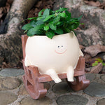 Pot de fleurs à visage souriant
