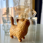 Petit ornement en bois en forme de chat
