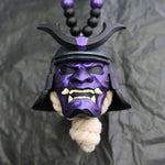 Pendentif voiture masque de démon samouraï assassin