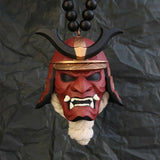 Pendentif voiture masque de démon samouraï assassin