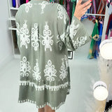Robe babydoll boutonnée à col en V