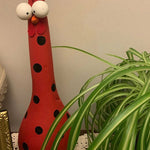 Décoration de poulet avec un long cou et de grands yeux