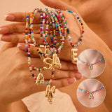 Collier de perles en forme de lettres