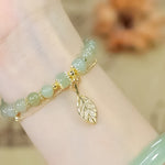Boucles d'oreilles en rameaux d'or et feuilles de jade