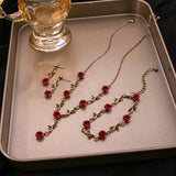 Ensemble de bijoux élégant avec collier et boucles d'oreilles en forme de fleur de rose