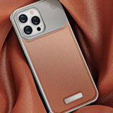 Etui de téléphone en cuir et métal