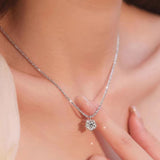 Collier classique avec pendentif à six griffes