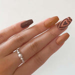 Ongles pressés à cœur brun(24 pièces)