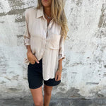 Chemise à revers polyvalente avec une grande poche