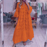 Robe en dentelle à manches évasées et col en V