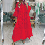 Robe en dentelle à manches évasées et col en V