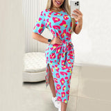 Robe imprimée à manches courtes et fente