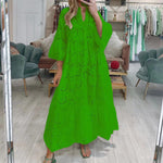 Robe en dentelle à manches évasées et col en V