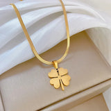 Collier en titane avec trèfle à quatre feuilles