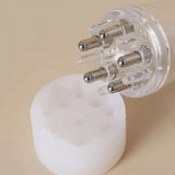Peigne fixateur de cheveux et conducteur de liquide