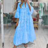 Robe en dentelle à manches évasées et col en V