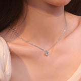 Collier classique avec pendentif à six griffes