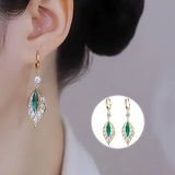 Boucles d'oreilles en rameaux d'or et feuilles de jade