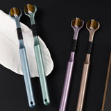 Brosse à dents à trois têtes et trois faces