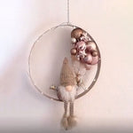 Plaques de porte décorées par un gnome de Noël DIY