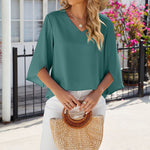 Chemise en mousseline de soie à col en V et à manches mi-longues, de couleur unie