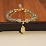 Boucles d'oreilles en rameaux d'or et feuilles de jade