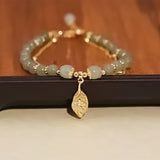 Boucles d'oreilles en rameaux d'or et feuilles de jade