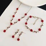 Ensemble de bijoux élégant avec collier et boucles d'oreilles en forme de fleur de rose