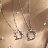 Collier de fleurs de rose de ronce