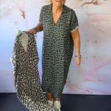 Robe à manches courtes à col en V en imprimé léopard