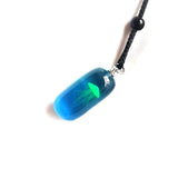 Collier de méduses qui brille dans le noir