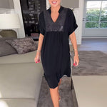 Robe plissée ample à col en V