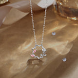 Collier de fleurs de rose de ronce