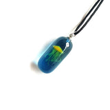 Collier de méduses qui brille dans le noir