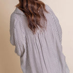 Chemise rayée à simple boutonnage et à manches mi-longues