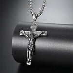 Collier crucifix en acier titane