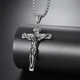 Collier crucifix en acier titane