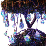 Guirlande lumineuse avec ampoules suspendues à des cordes de jute