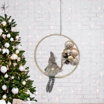 Plaques de porte décorées par un gnome de Noël DIY