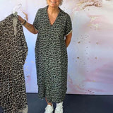 Robe à manches courtes à col en V en imprimé léopard