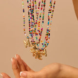 Collier de perles en forme de lettres