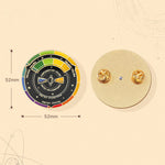 Broche en métal avec plaque de couleur