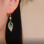 Boucles d'oreilles en rameaux d'or et feuilles de jade