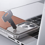 Etui de téléphone en cuir et métal