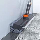 Brosse à long manche pour les espaces étroits de la salle de bain