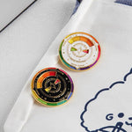 Broche en métal avec plaque de couleur
