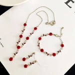 Ensemble de bijoux élégant avec collier et boucles d'oreilles en forme de fleur de rose
