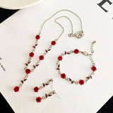 Ensemble de bijoux élégant avec collier et boucles d'oreilles en forme de fleur de rose